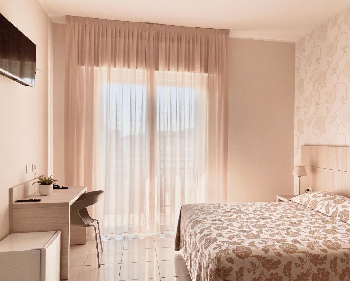Santa Barbara hotel&apartments Bellaria-Igea Marina Bagian luar foto